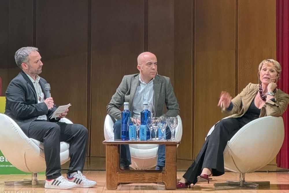 Presentación y moderación de un evento profesional